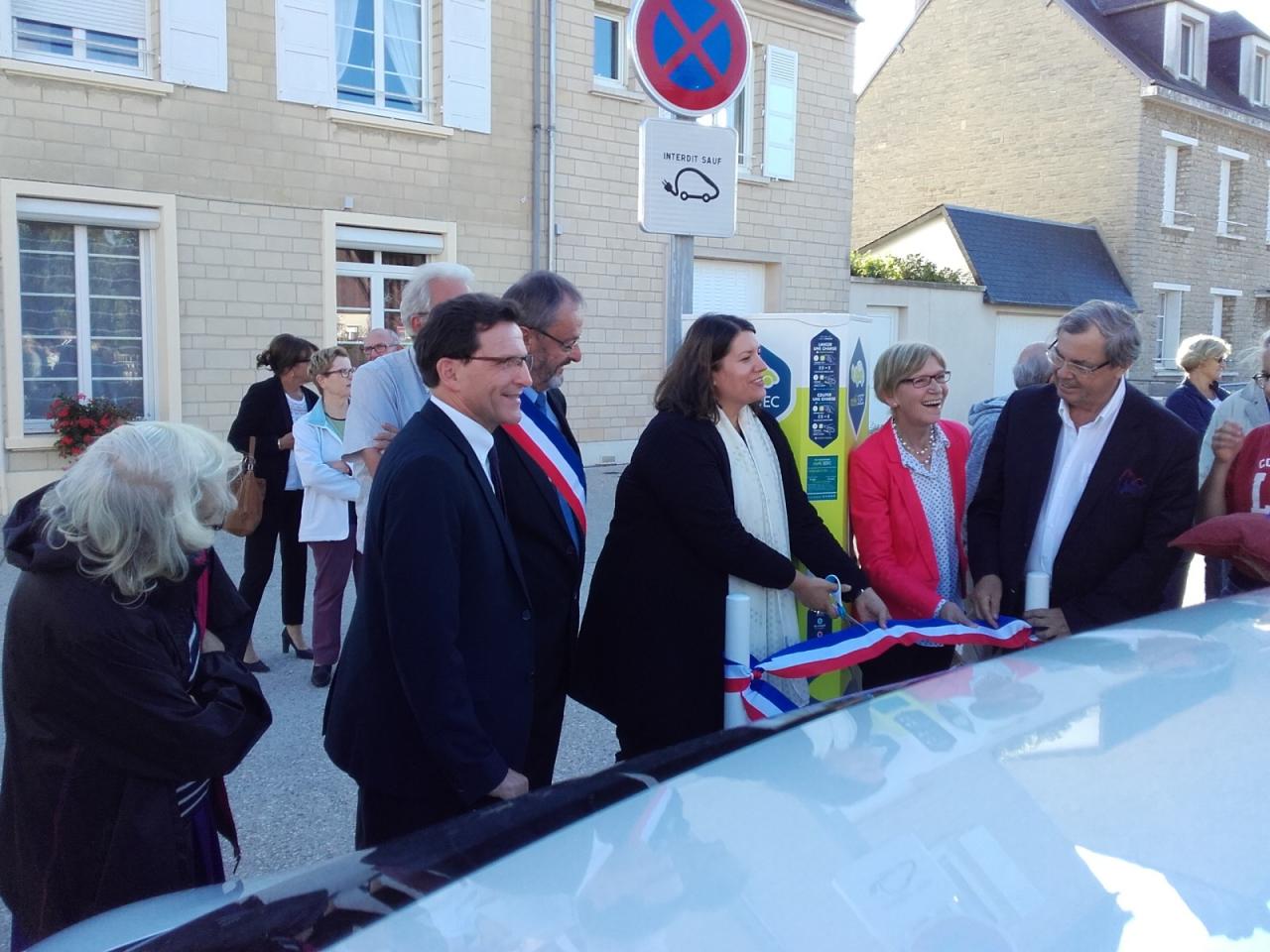 Inauguration de la borne de chargement électrique