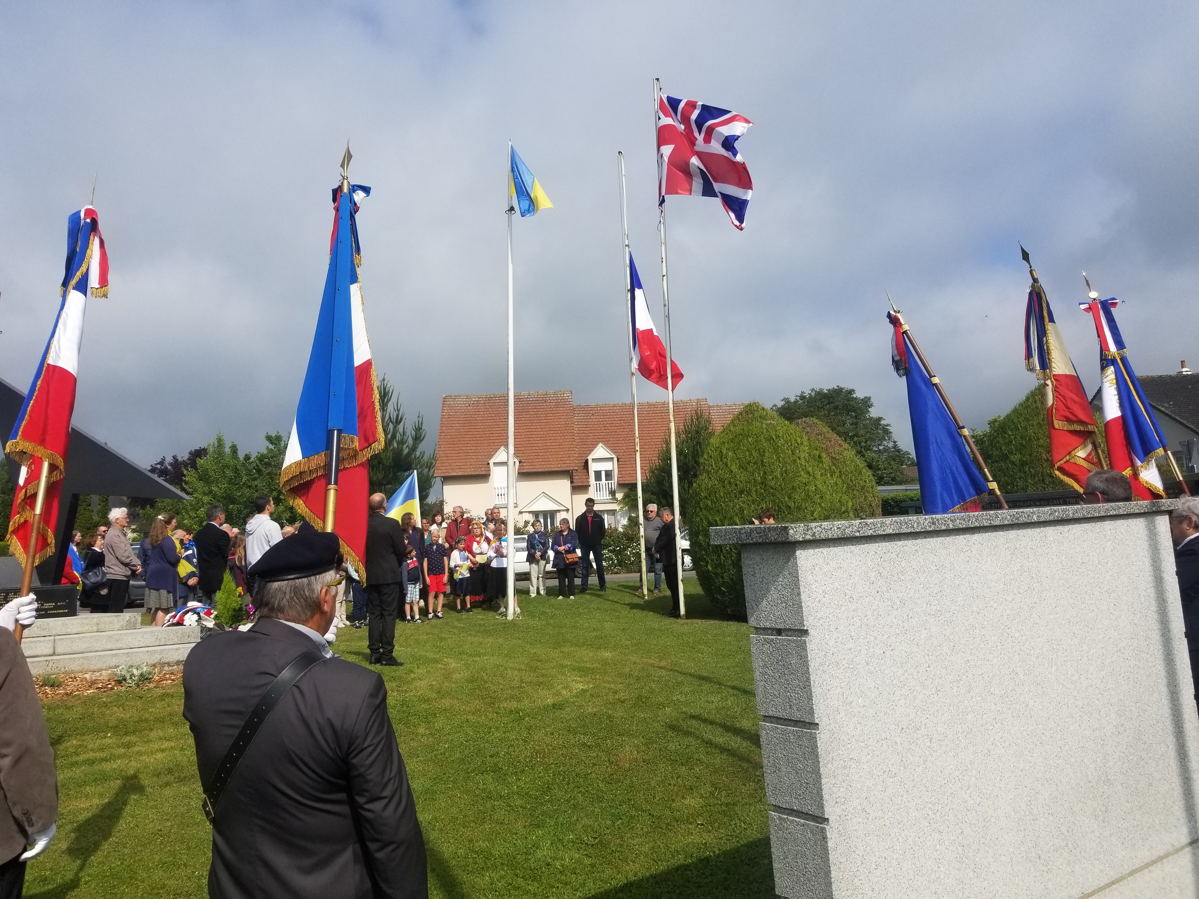 Montée des drapeaux