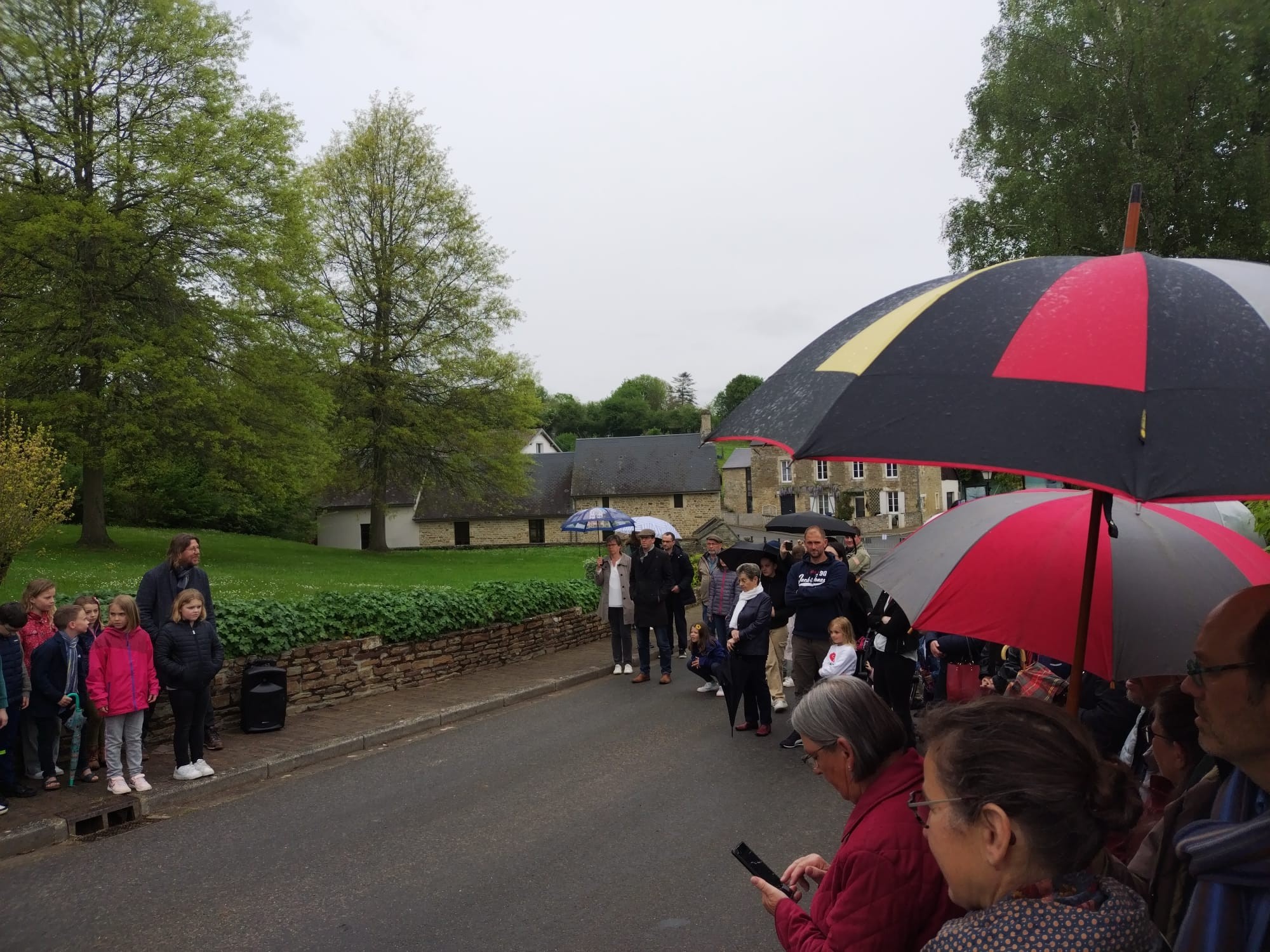 Affluence a la ceremonie de commemoration du 08 mai 1945