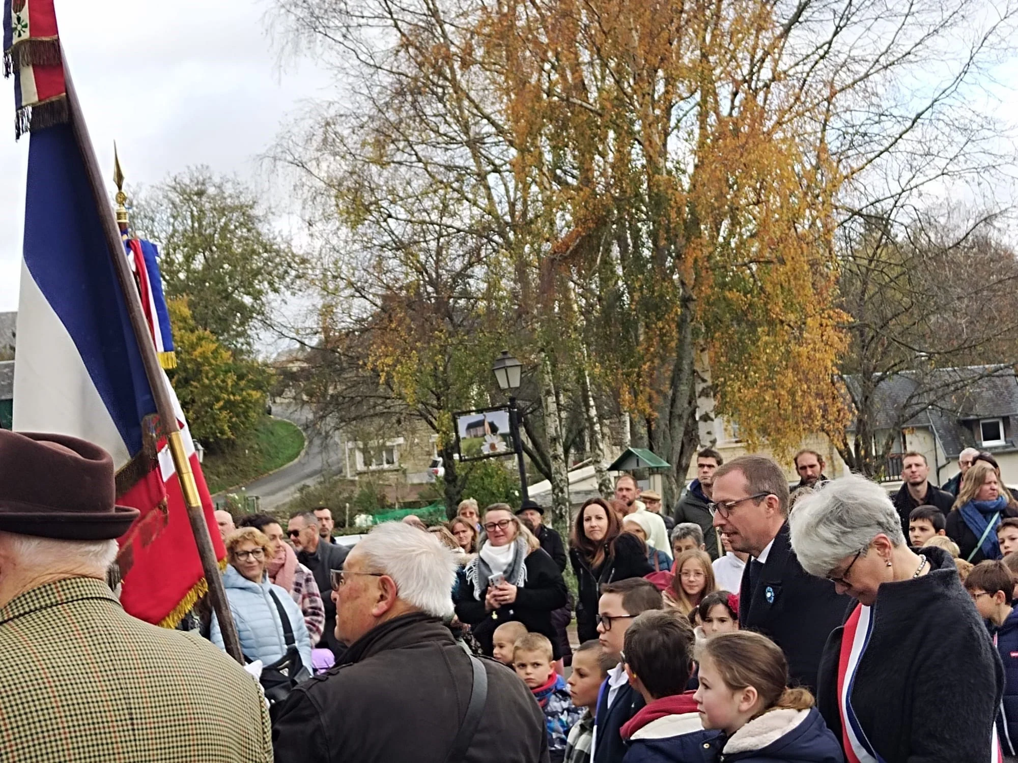 Apres dépôts de gerbe 11 novembre 2025 au Locheur