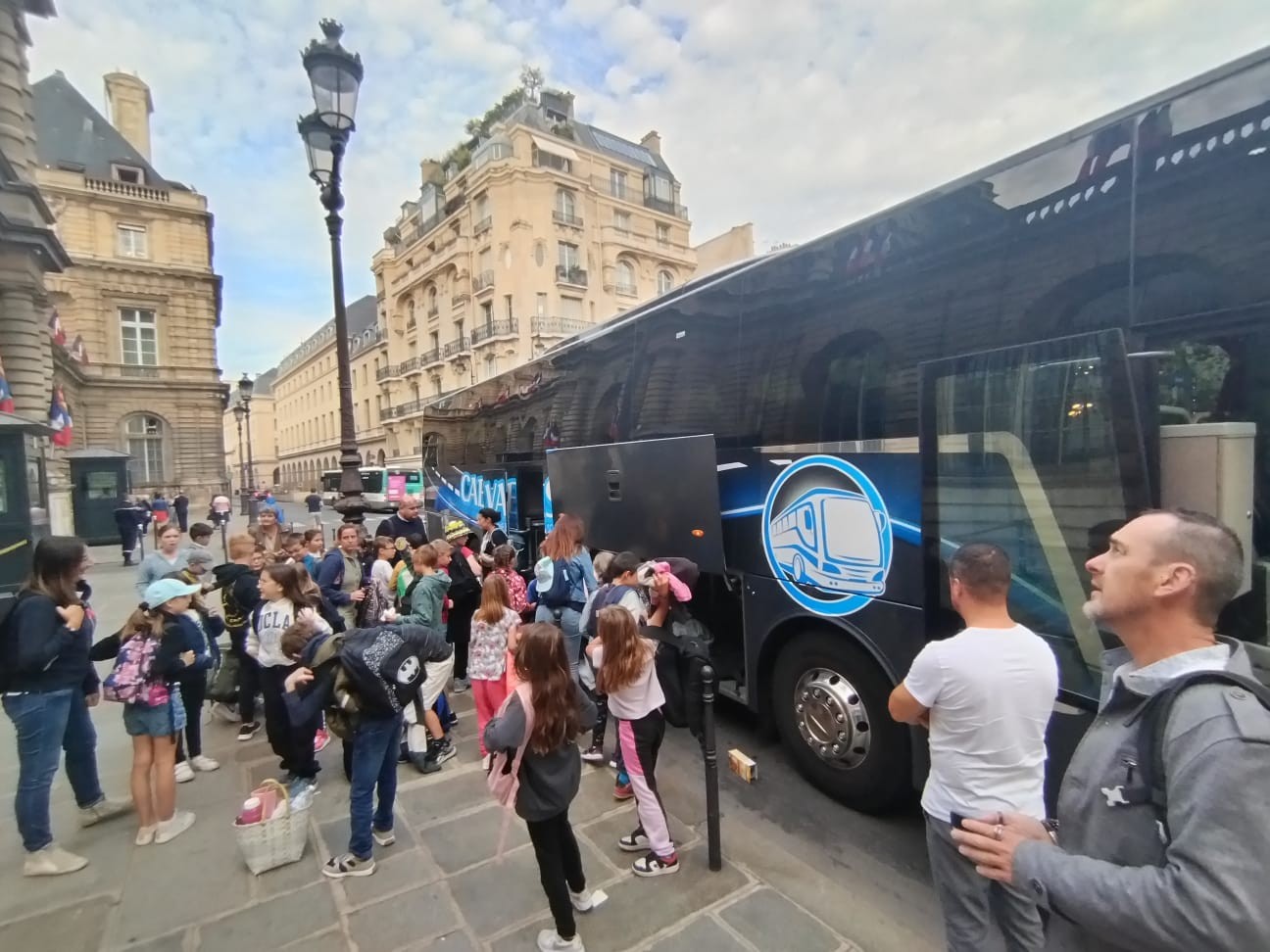 Arrivée devant le sénat