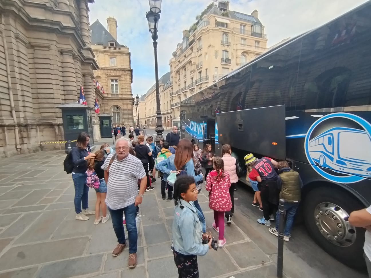 Arrivée devant le sénat