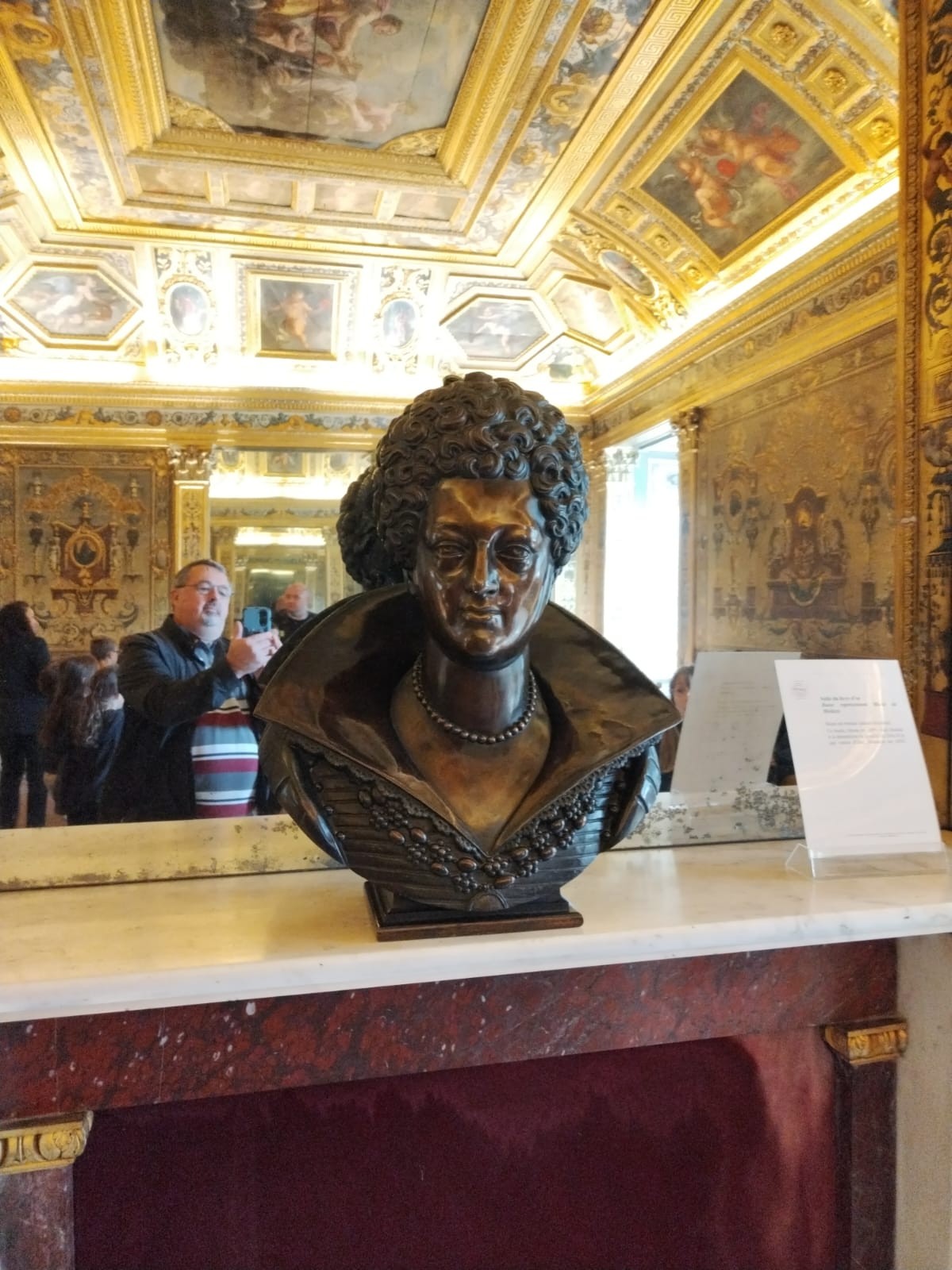Buste de marie de Médicis bâtisseuse de ce palais du Luxembourg