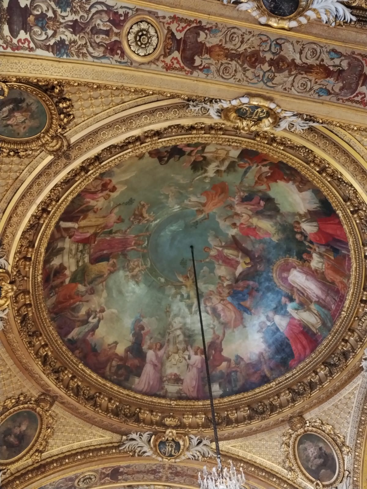 Coupole peinte de la salle de conférence du sénat