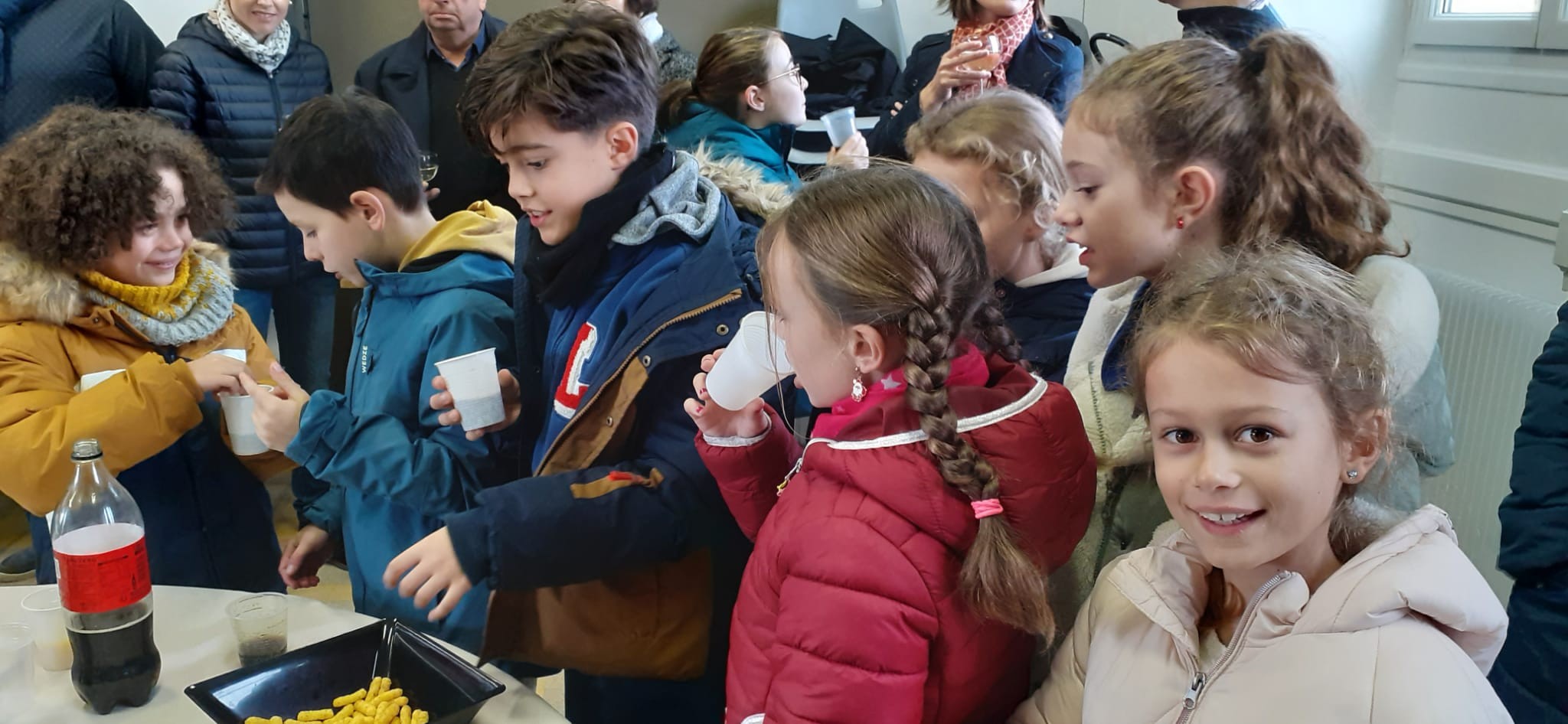 Enfants au pot de l amitie