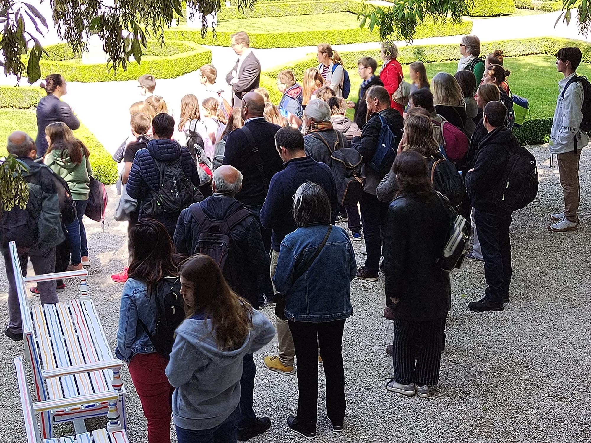 Groupe VAL d'ARRY à l'entrée vip de l'Assemblée Nationale avec monsieur le député 5