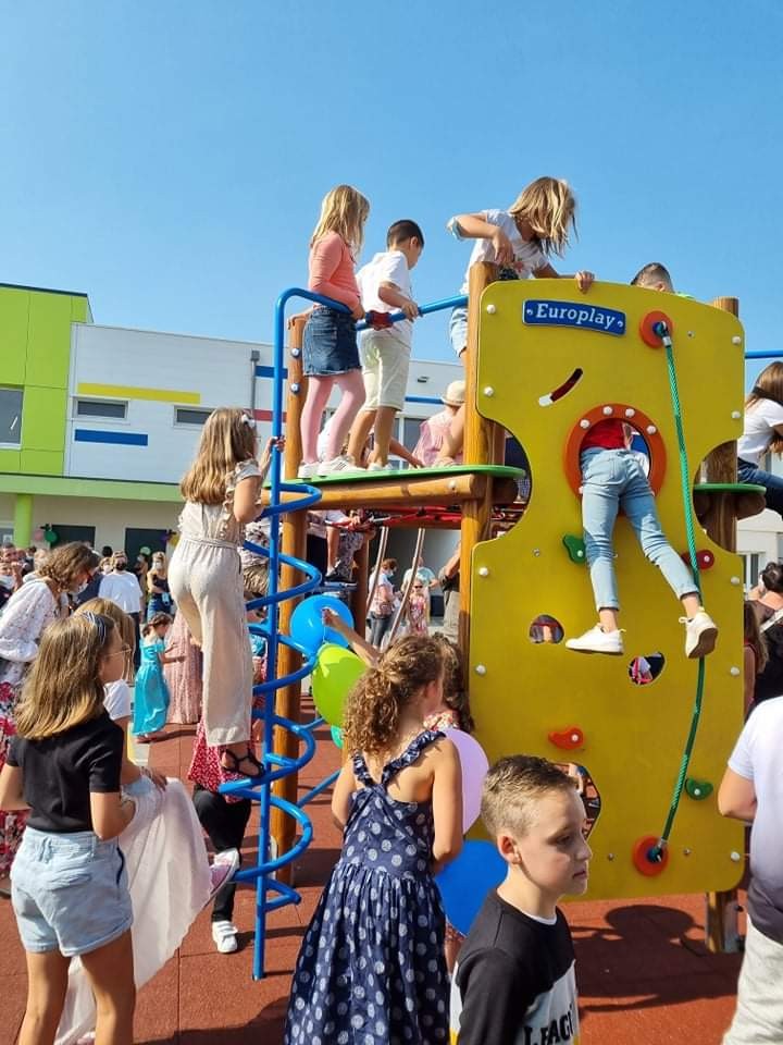 Inauguration jeu de la cour d'école