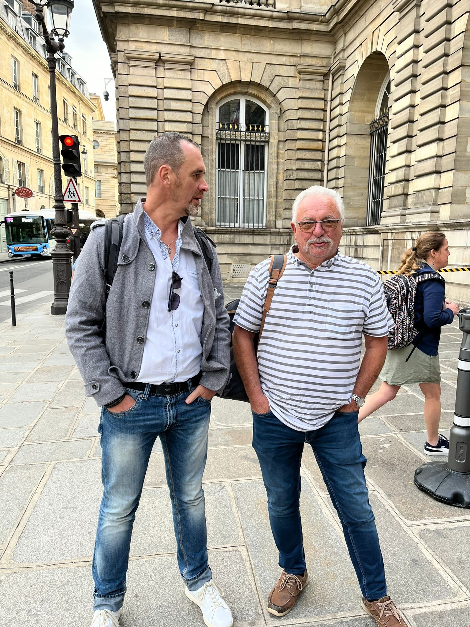 Jacques et Sébastien devant le Sénat