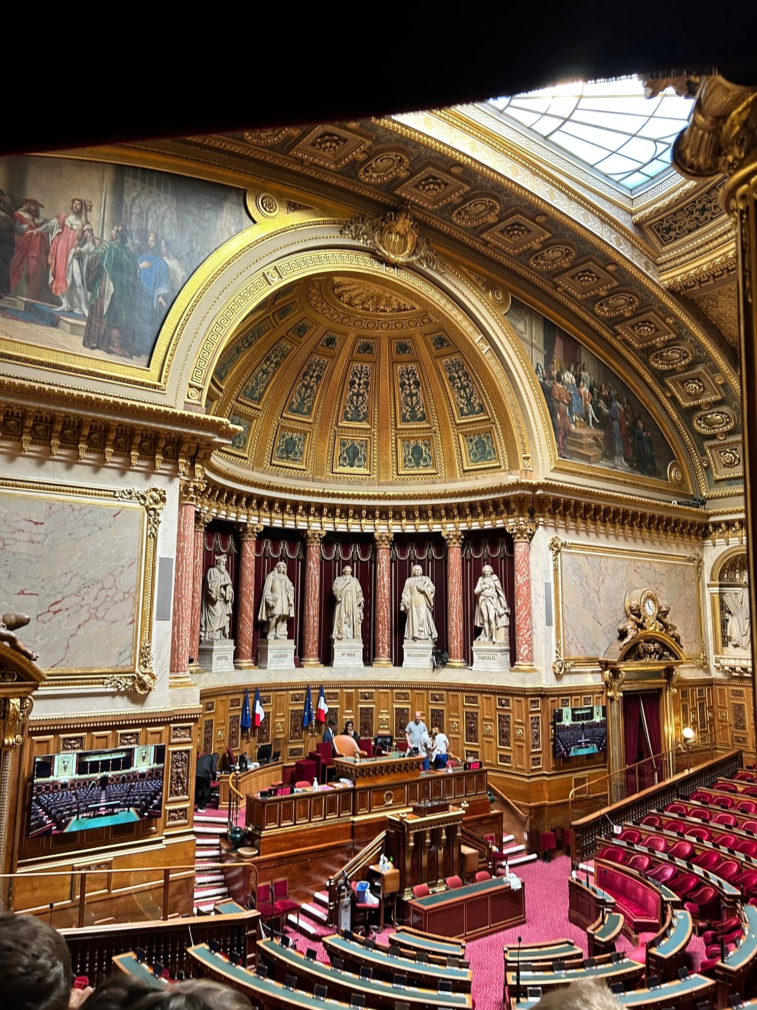 Mur du fond de l'hémicycle