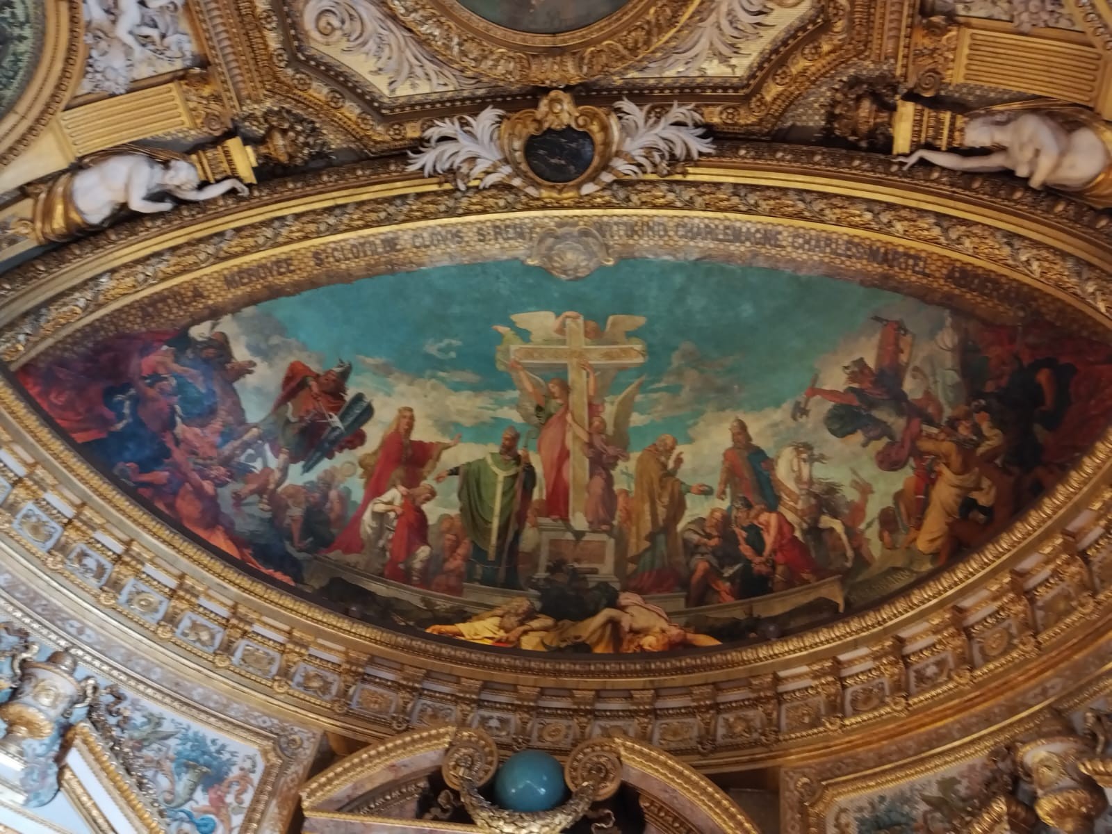 Peinture du plafond de la salle de conférence