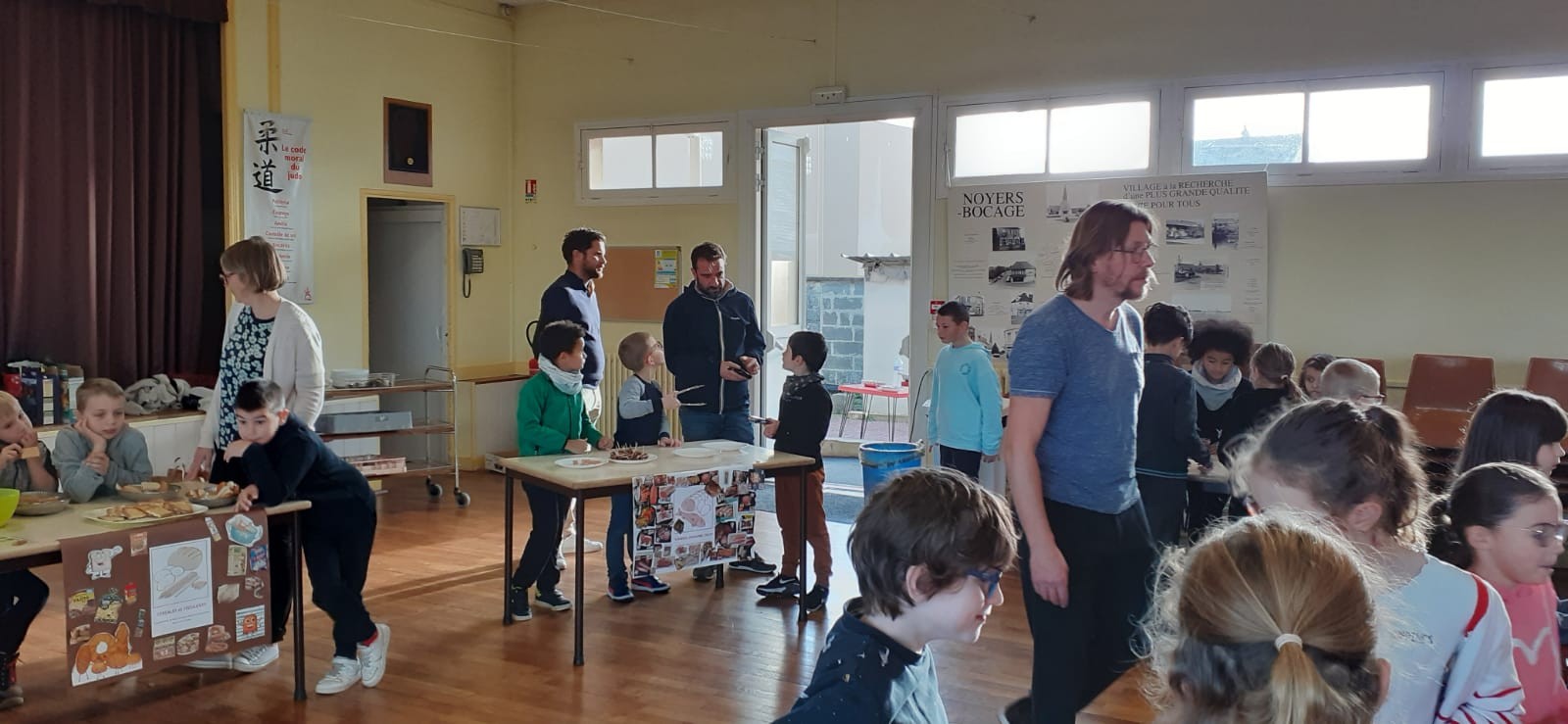 Petit déjeuner organise par l équipe enseignante