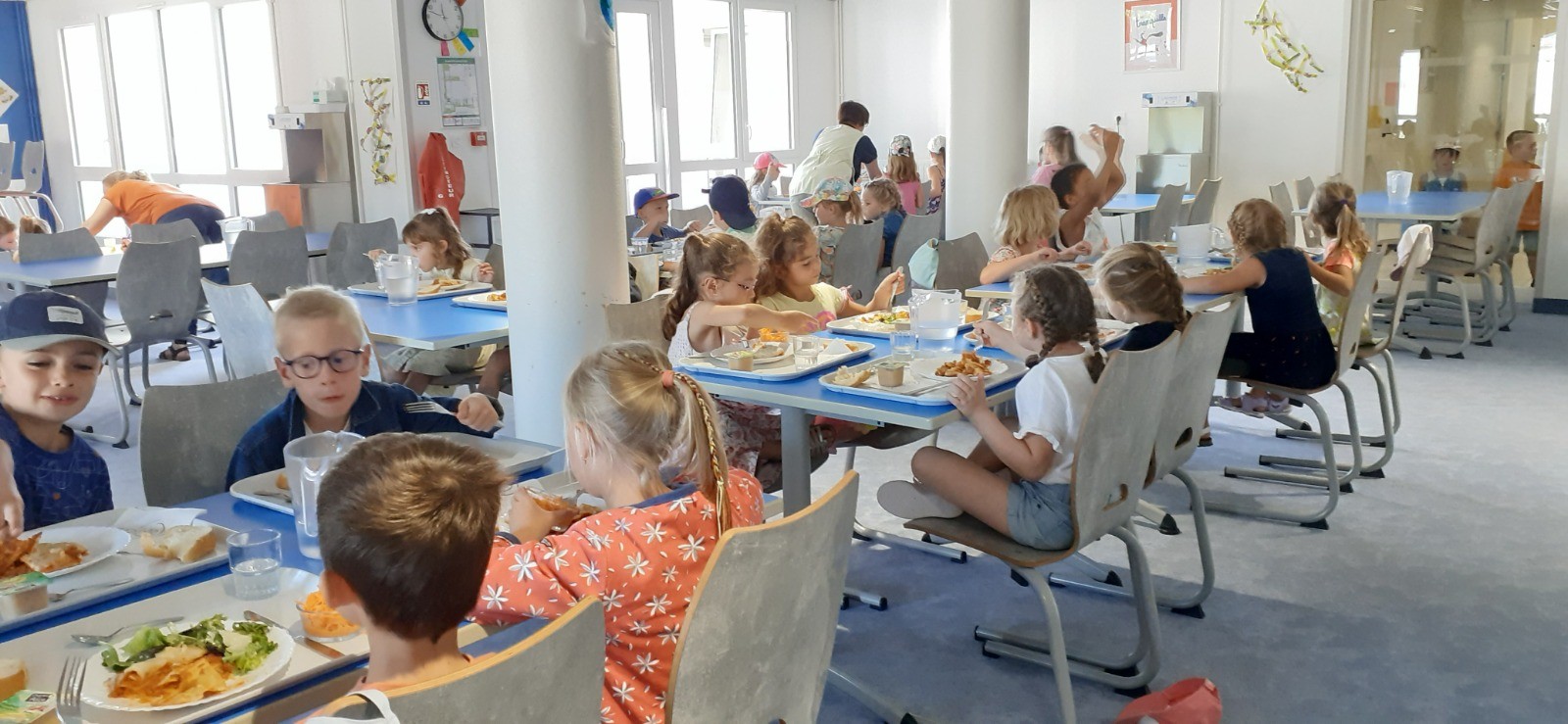 Photo cantine de l'école de VAL d'ARRY pour la rentrée scolaire 2023