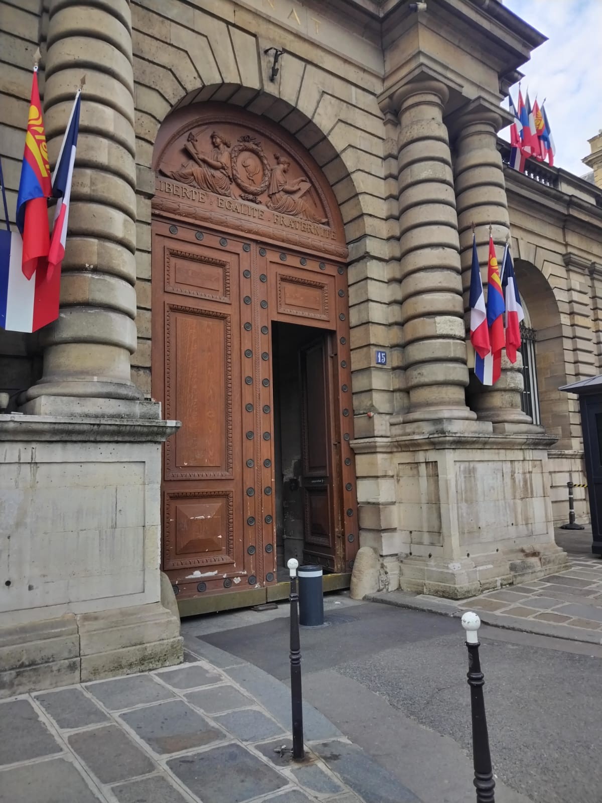 Porte d'entrée du sénat