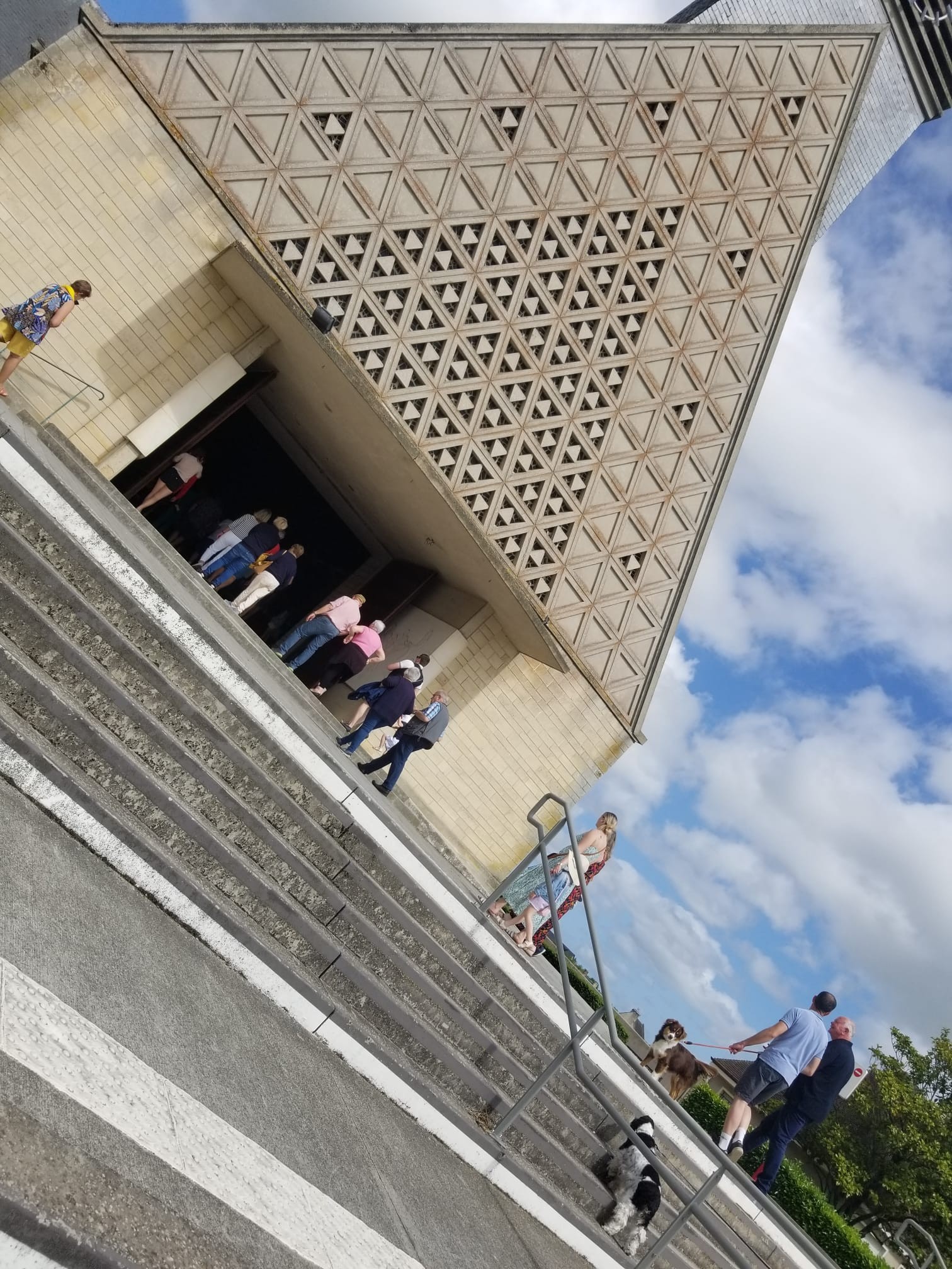 Visite guidee de l eglise entree