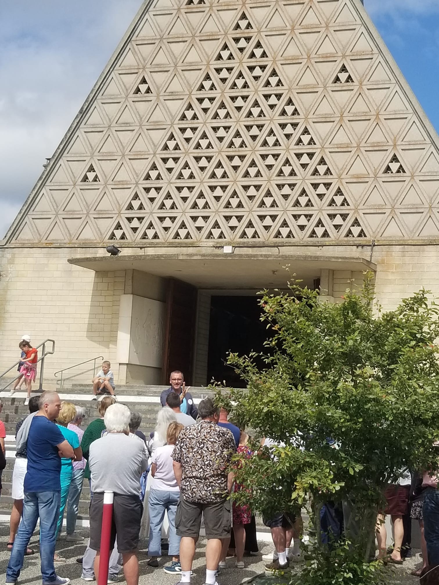 Visite guidee de l eglise parvis 1