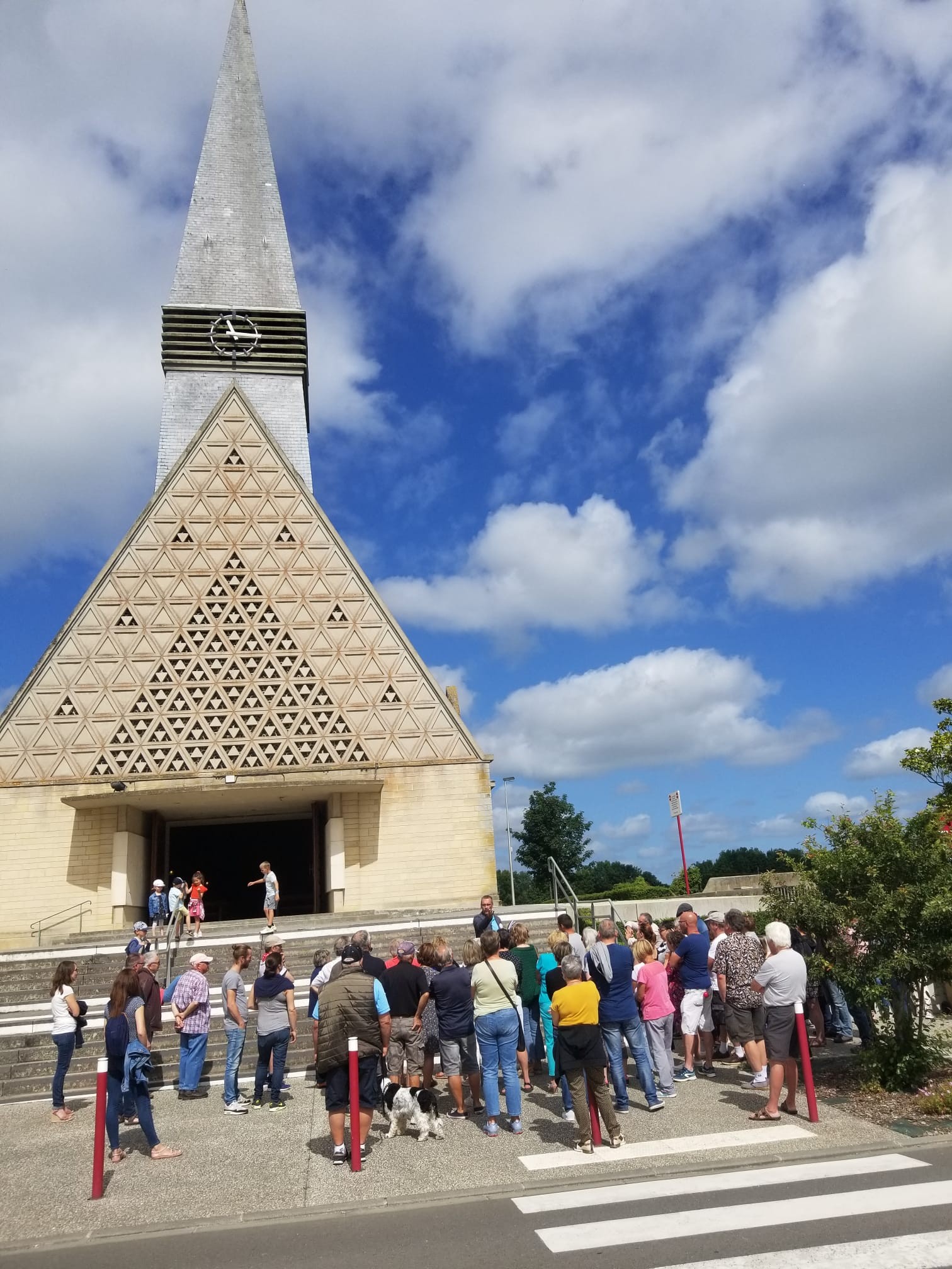 Visite guidee de l eglise parvis 2