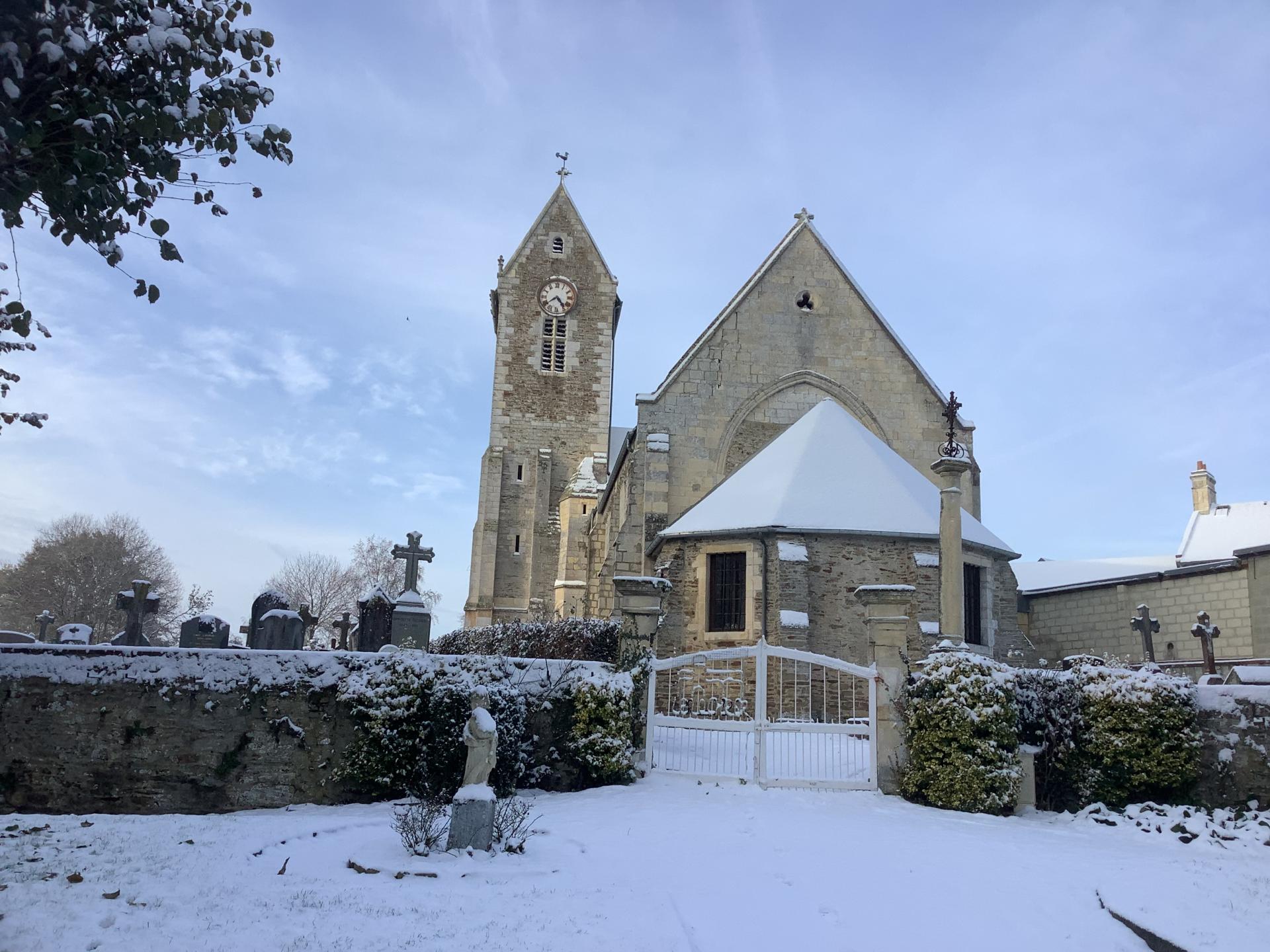 Eglise Saint Jacques de Le Locheur sous la neige