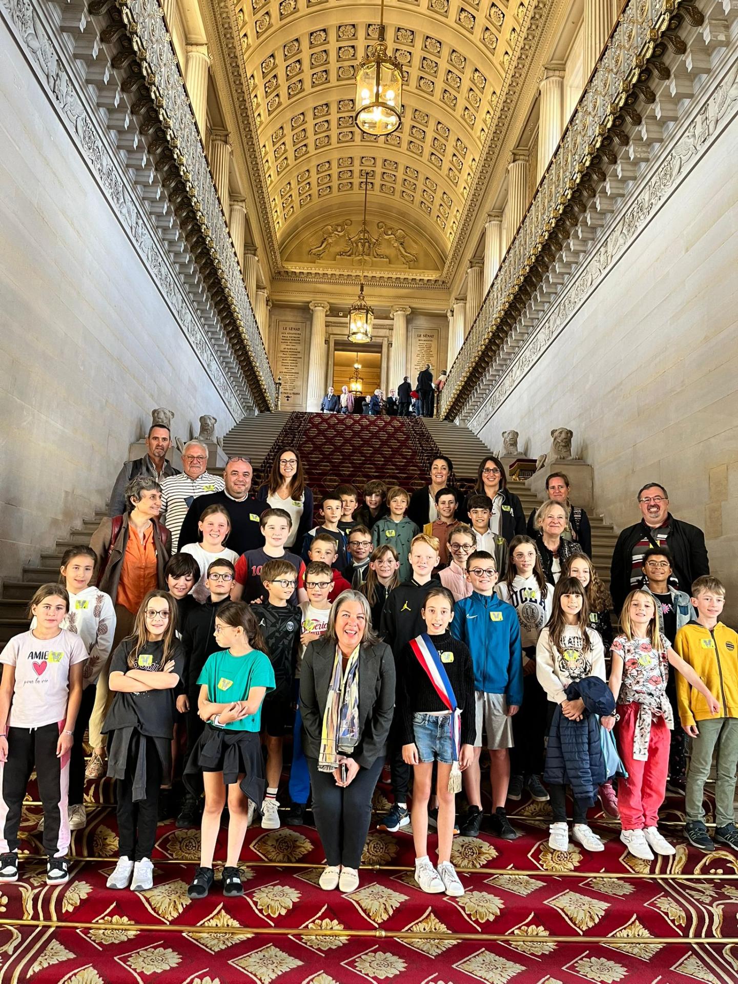 Sonia la provote senatrice thalia maire des enfants avec le groupe de val d arry