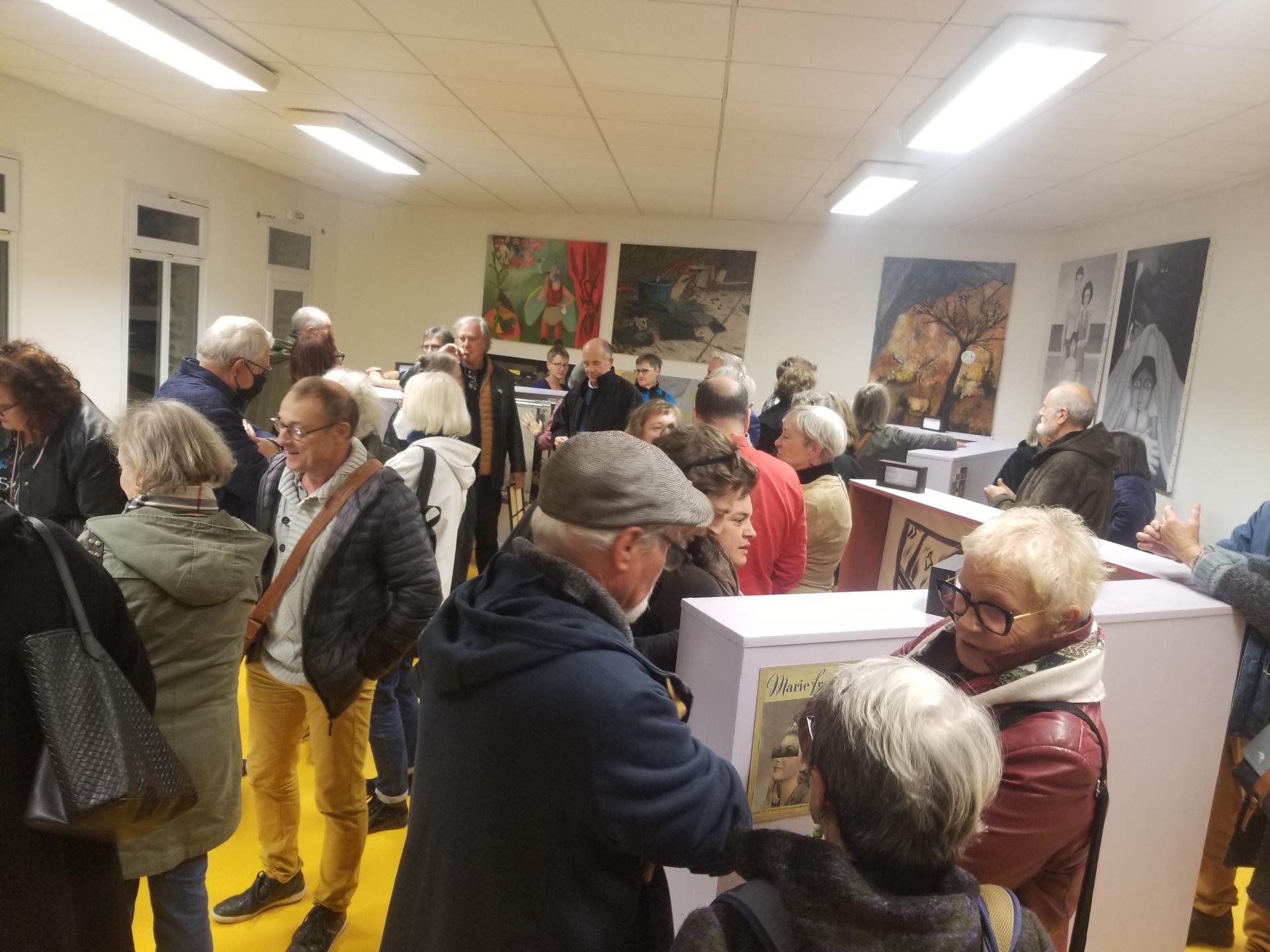 Vernissage de l'exposition Bas Les Masques à l'ancienne école de Tournay Sur Odon