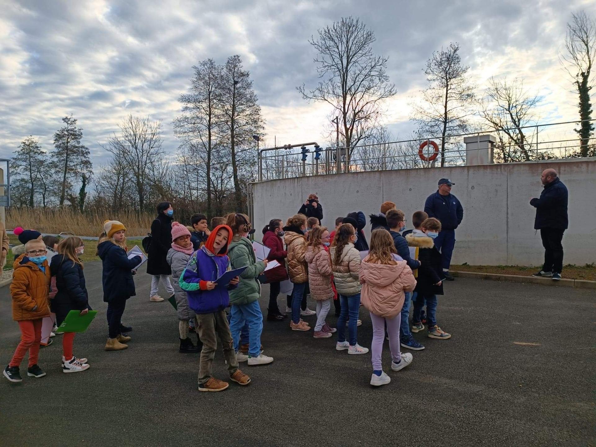 Visite de la station d'épuration par les enfants de CM